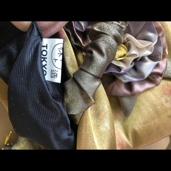 ✨Host Pick!✨ Silk evening bag in silk gauze with appliqué — rare and unique! - Picture 9 of 12